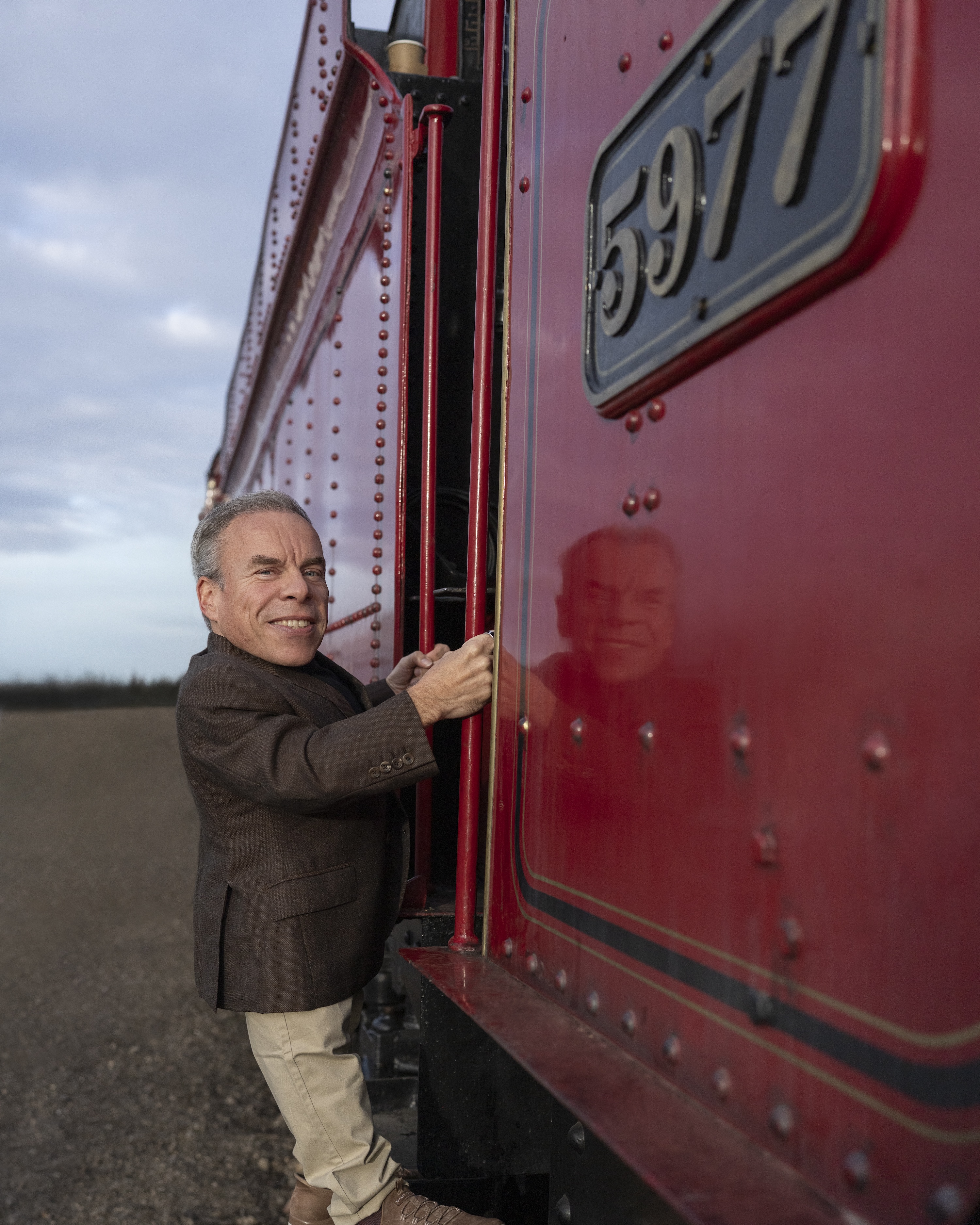 Warwick Davis Comes Back To Hogwarts In HBO Original HARRY POTTER Television Series