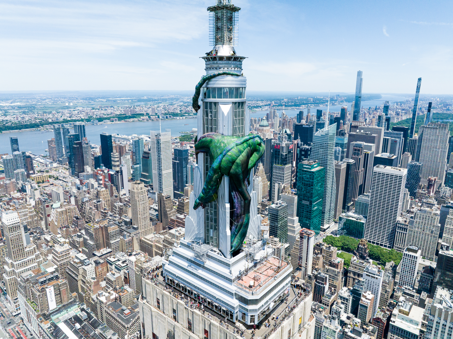 Max Culminates The Global “Raise Your Banners” Campaign For Season Two Of HOUSE OF THE DRAGON, With A 270-ft Vhagar The Dragon Installation Atop The Empire State Building