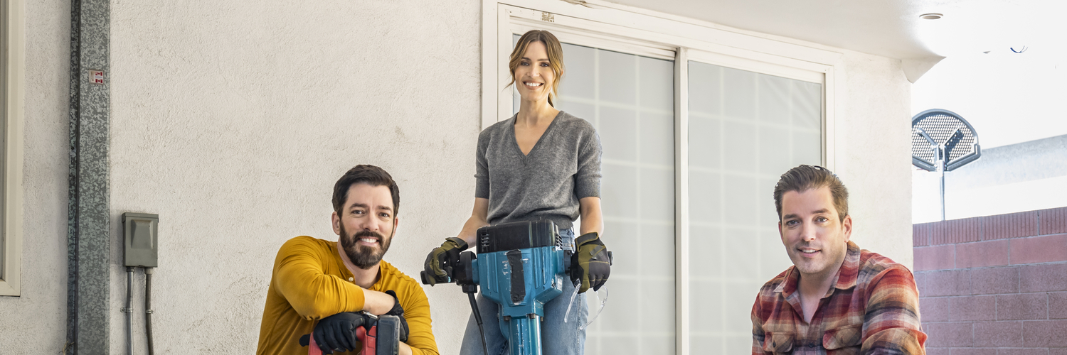 Heartwarming Home Transformations Wow in a New Season of HGTV's Hit Series CELEBRITY IOU Premiering Monday, Aug. 12, at 9 p.m. ET/PT