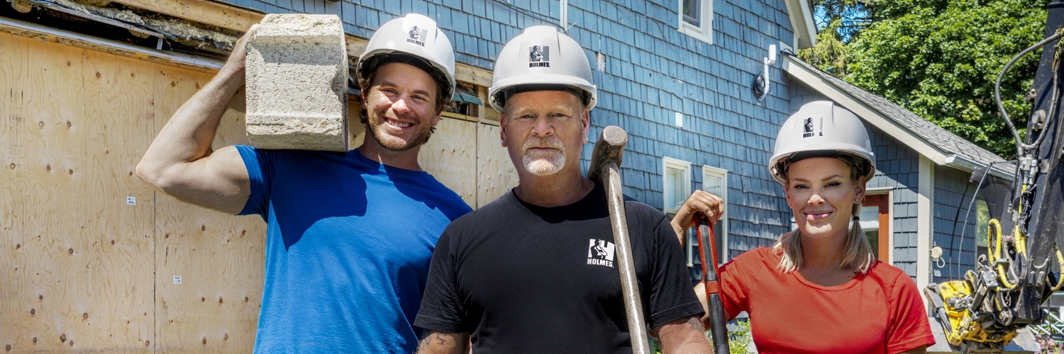 (L to R)_Michael Holmes, Jr._Mike Holmes_Sherry Holmes_Holmes Family Rescue_Credit HGTV