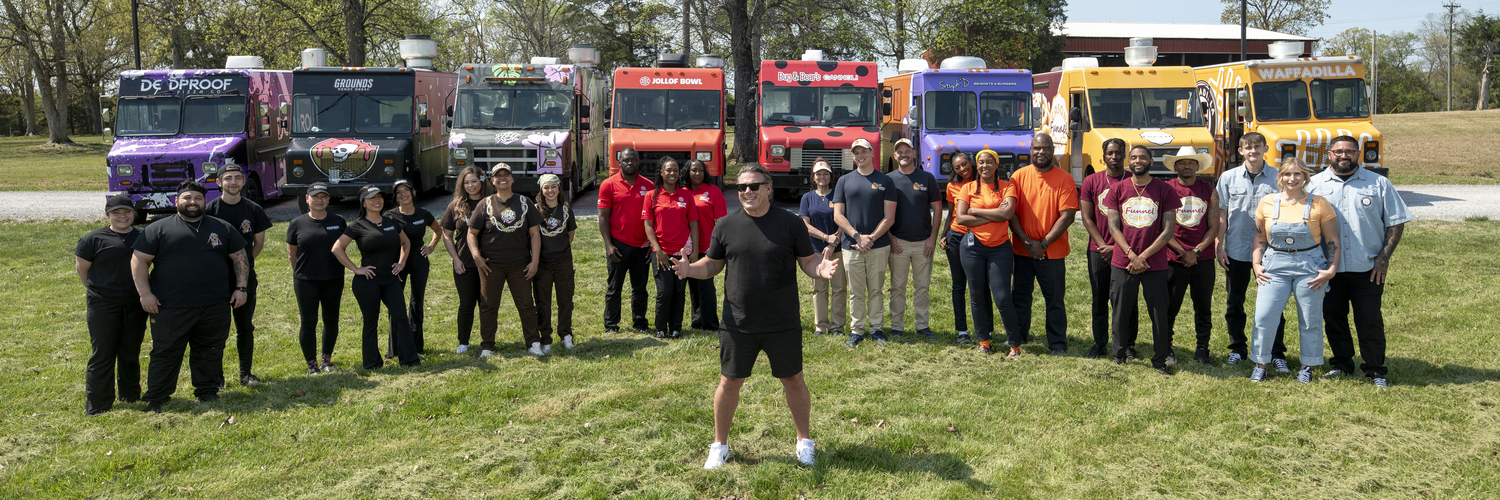 The Great Food Truck Race. Hosty Tyler Florence with the S19 competitors. Credit Food Network