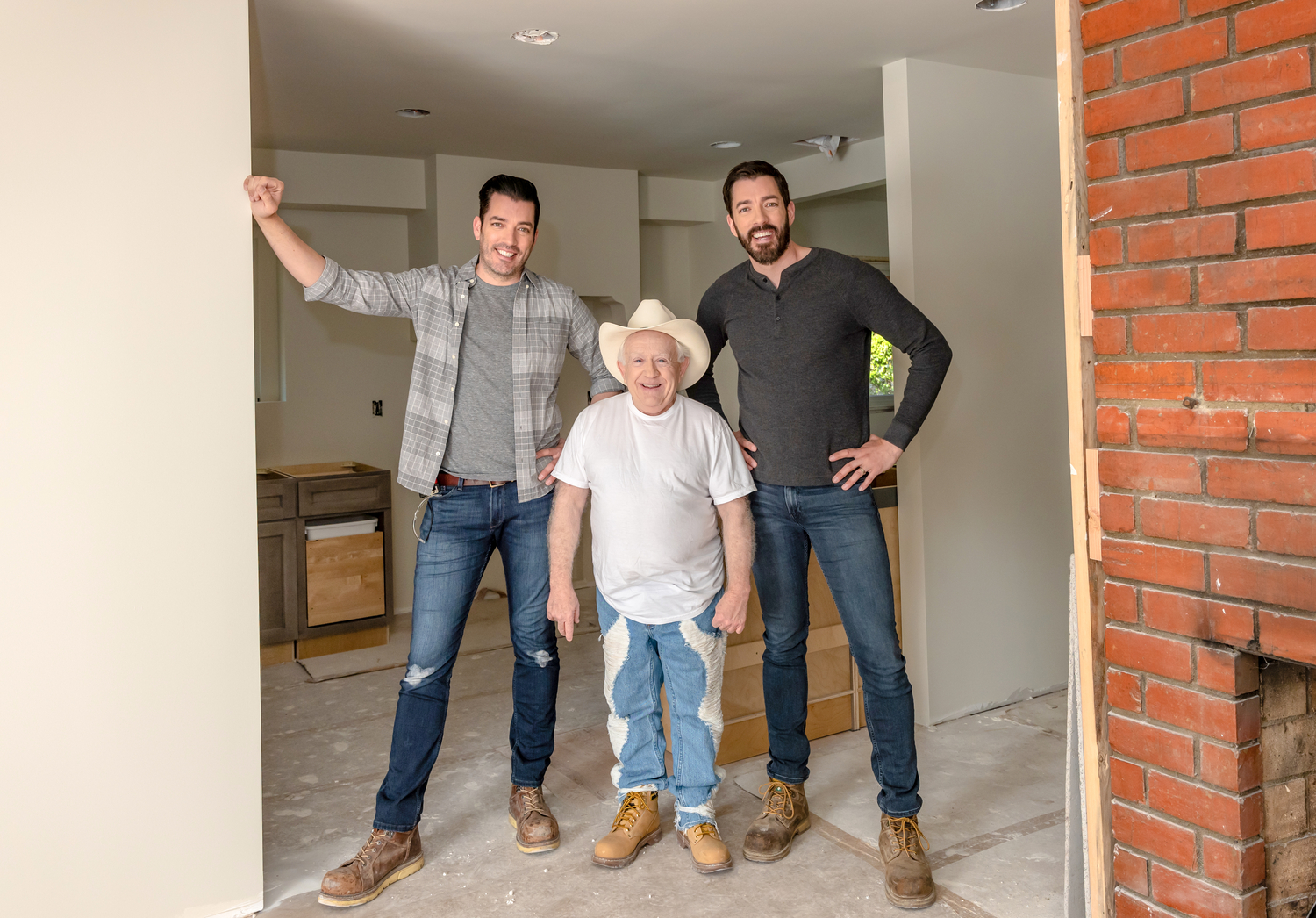 New Season of HGTV's Hit Series 'Celebrity IOU' Premieres With Strong Ratings on Monday, Nov. 14