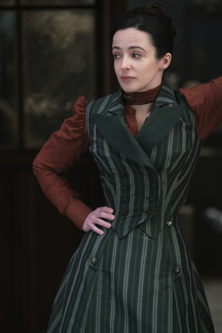  Laura Donnelly