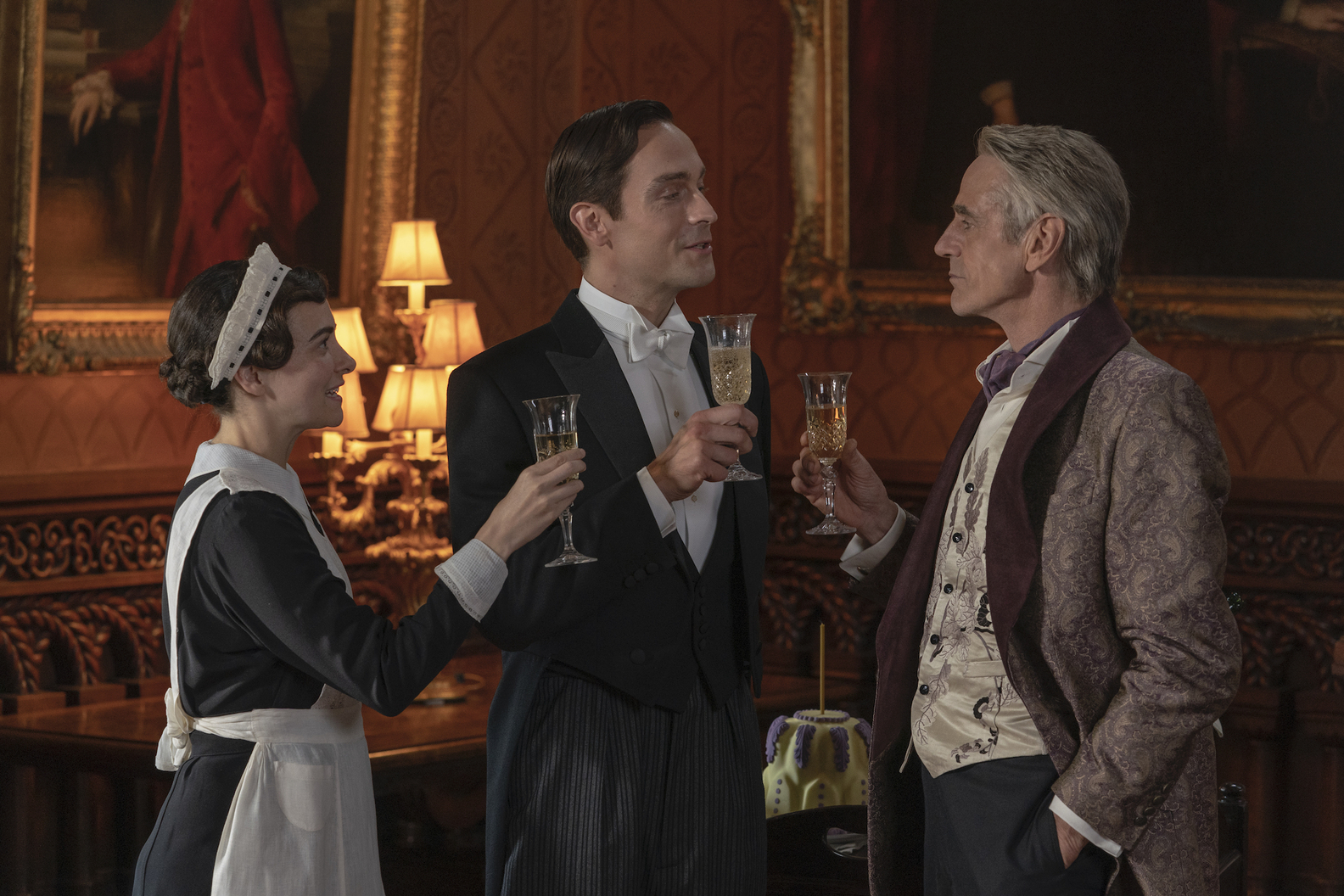 Sara Vickers, Tom Mison, Jeremy Irons