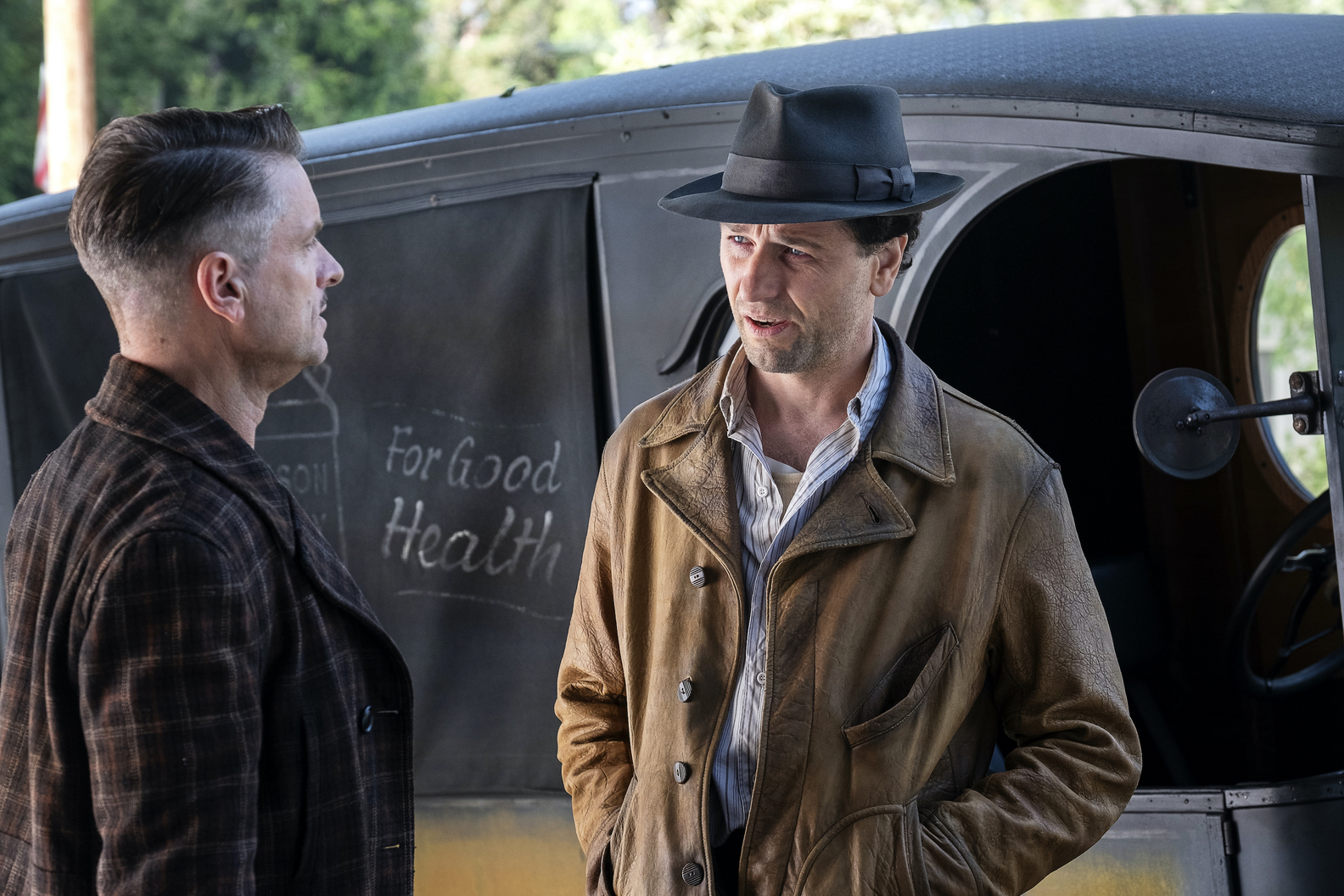  Matthew Rhys, Shea Whigham