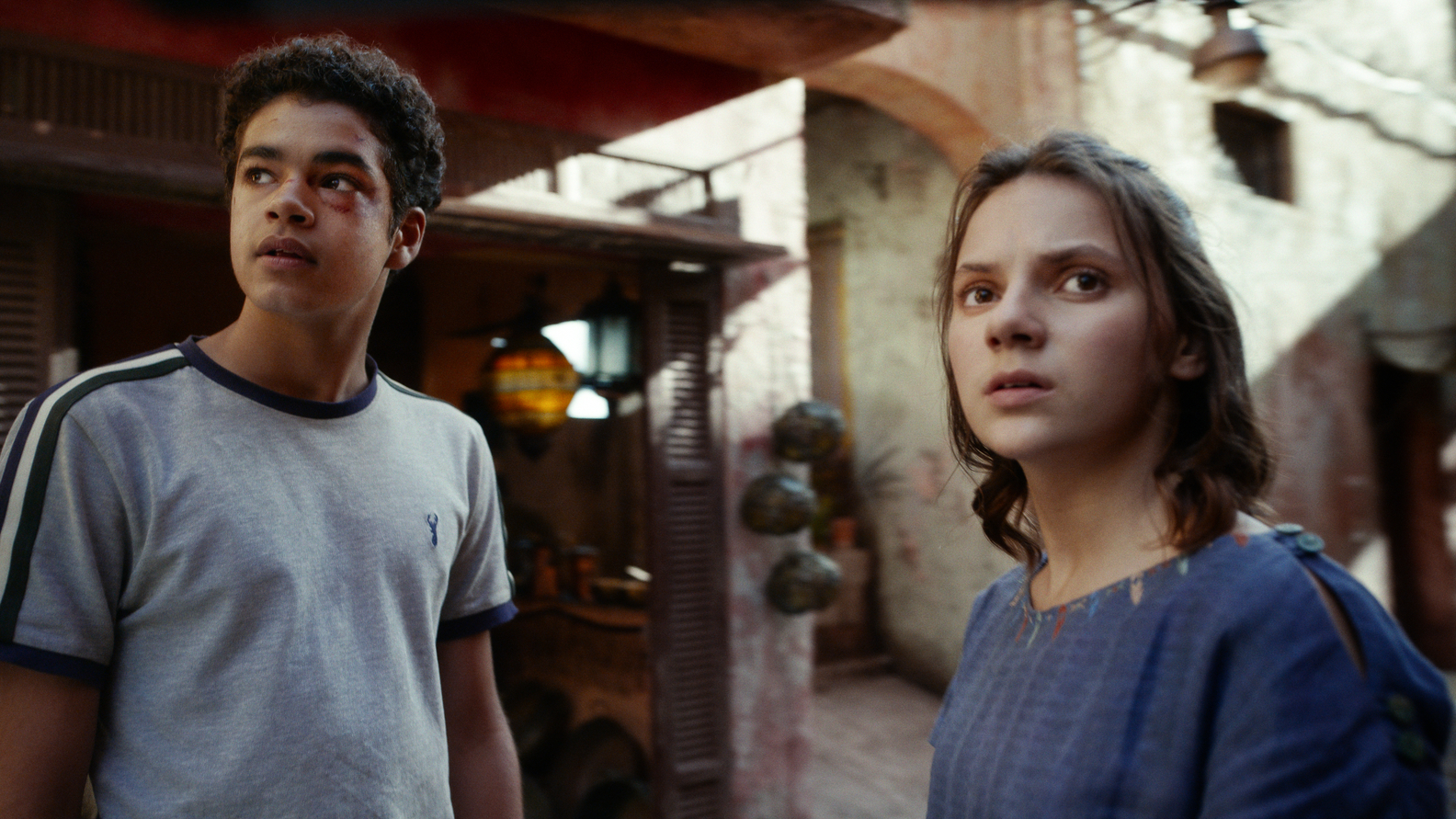 Amir Wilson, Dafne Keen