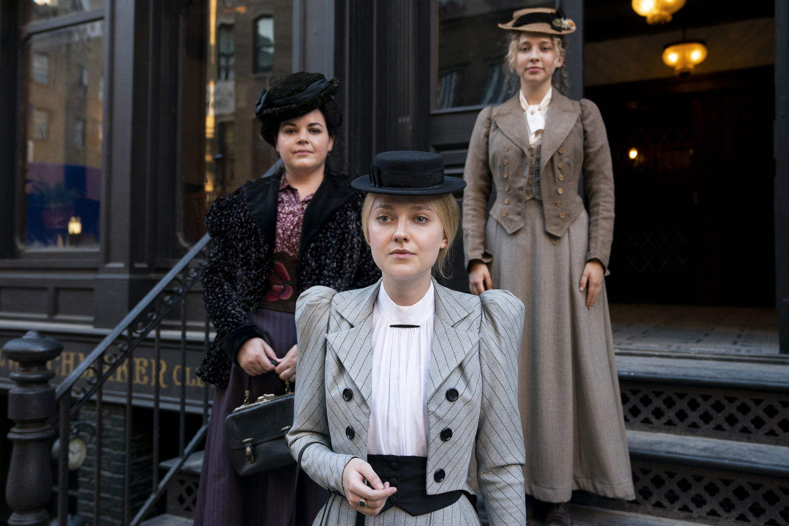 Melanie Field, Dakota Fanning and Georgia Lowe