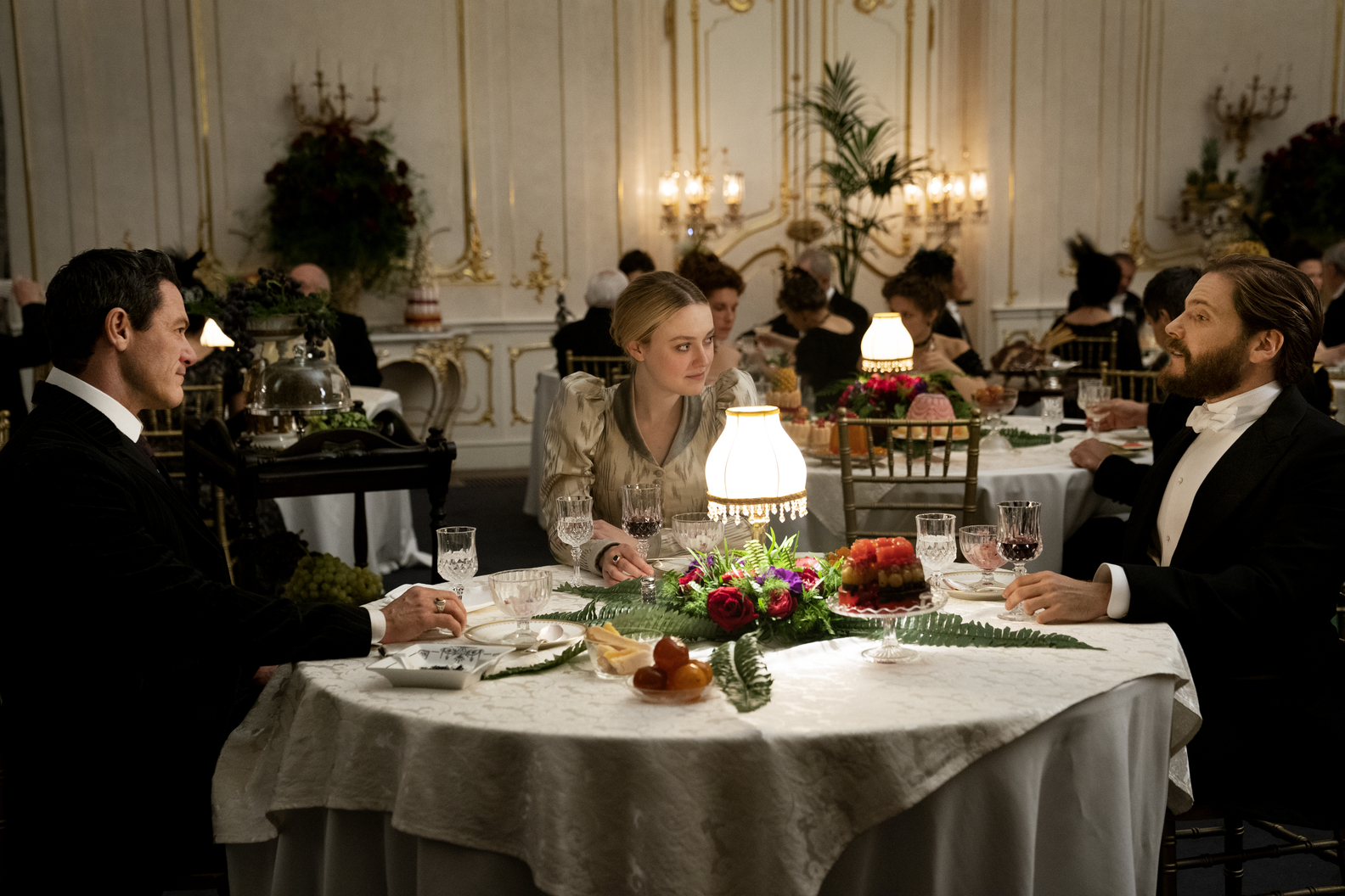 Luke Evans, Dakota Fanning, Luke Evans