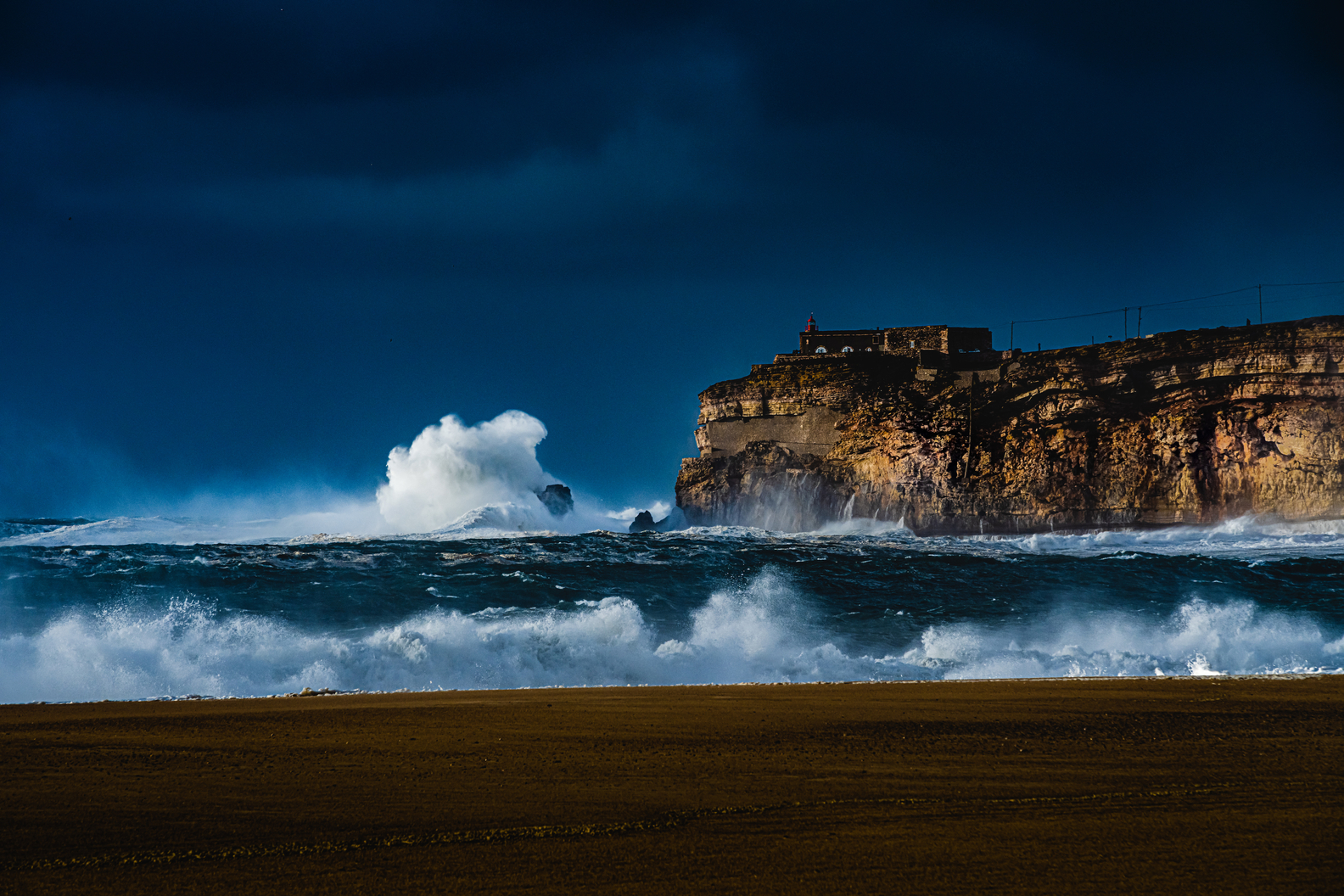 100 Foot Wave