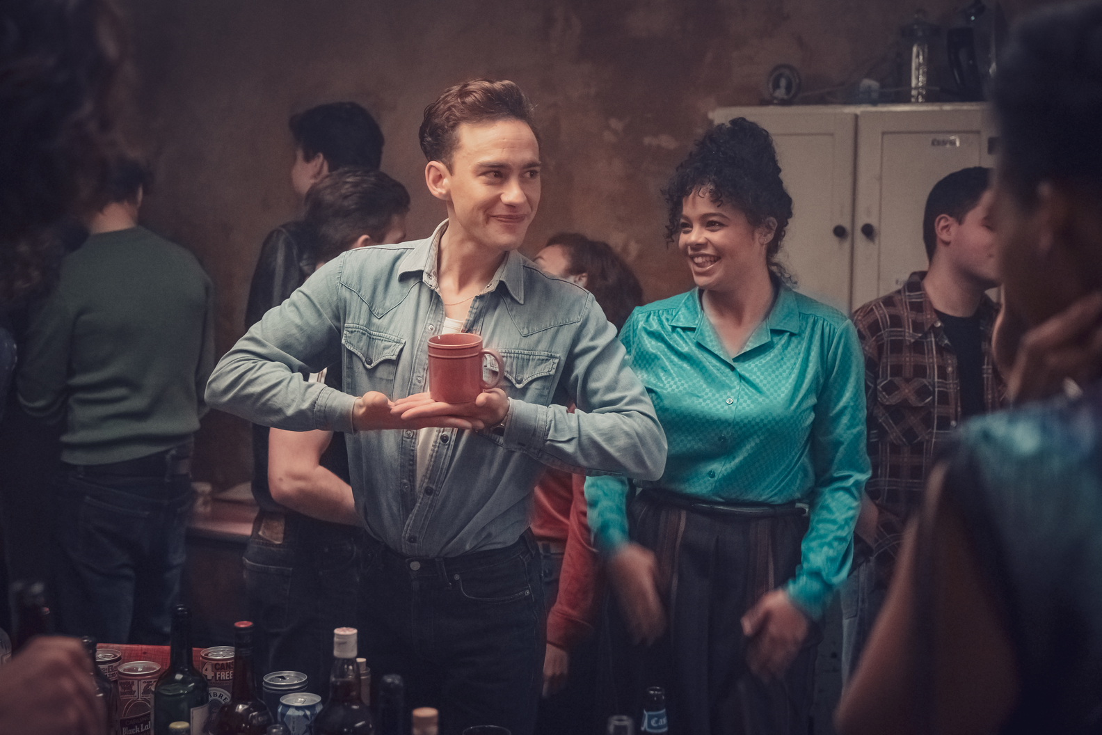 Olly Alexander as Ritchie Tozer and Lydia West as Jill Baxter