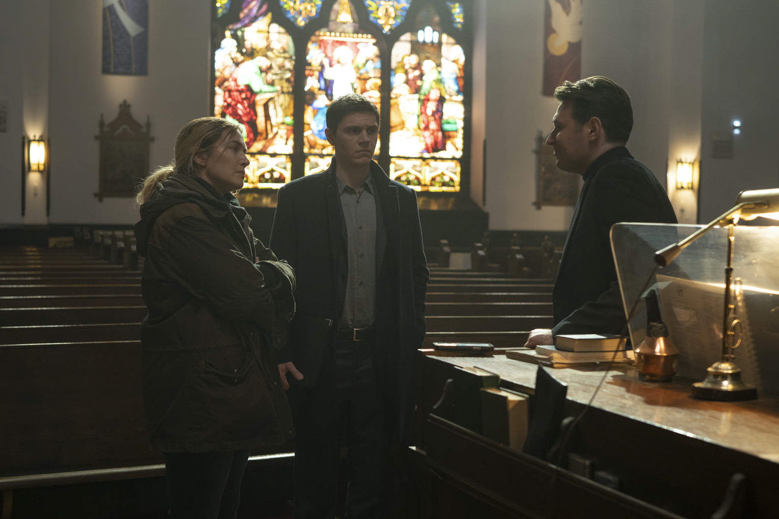 Kate Winslet, Evan Peters, James McArdle