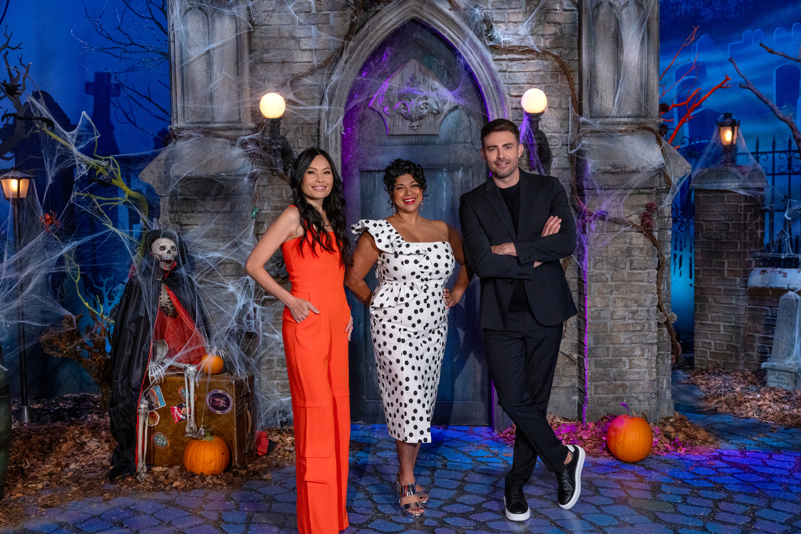 Halloween Wars.(L to R) Shinmin Li, Aarti Sequeira, and Jonathan Bennett
