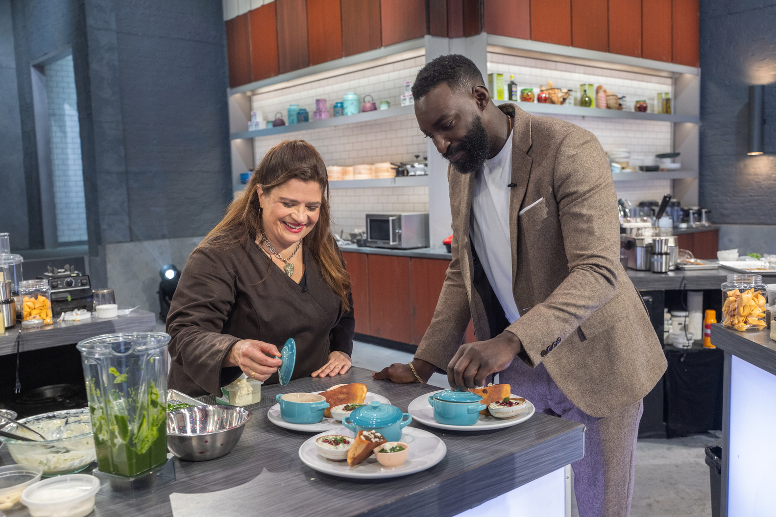 alex_guarnaschelli_and_eric_adjepong_ava.courtesy_of_food_network