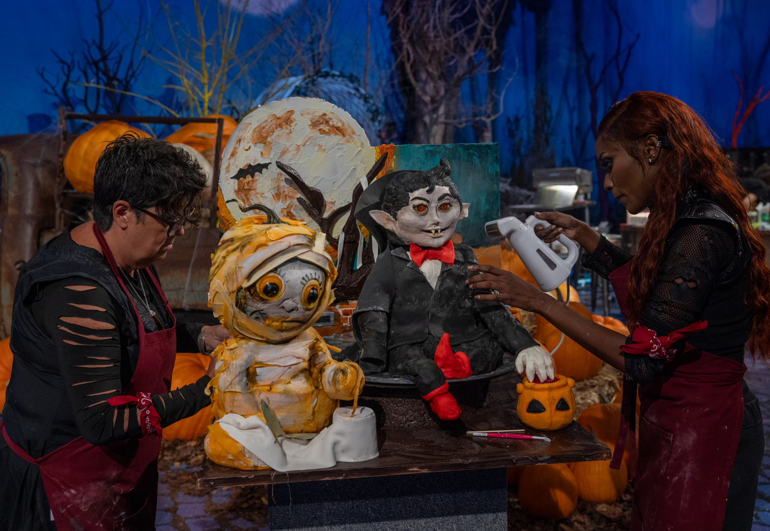 The Undercakers team members Tenisha Billington and Margi Laurin as seen on Halloween Wars