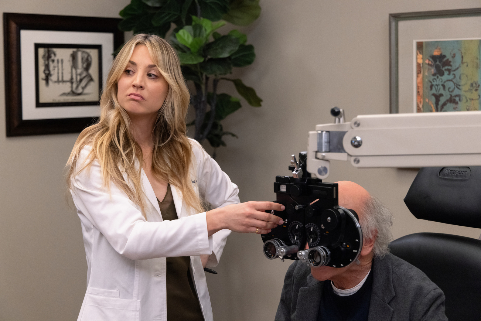 Kaley Cuoco, Larry David Pressroom