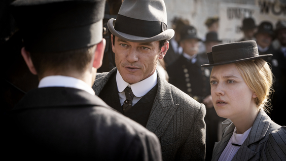 Luke Evans and Dakota Fanning