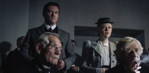 Luke Evans and Dakota Fanning