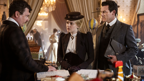 Dakota Fanning, Luke Evans