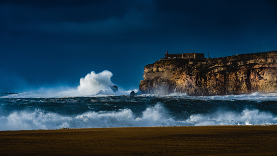 100 Foot Wave