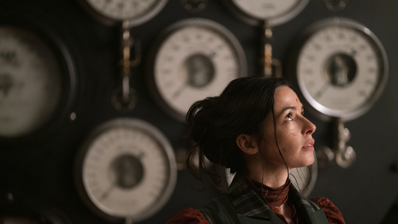  Laura Donnelly