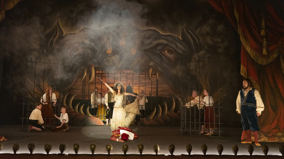  Eleanor Tomlinson, Amy Manson, Benito Rodriguez