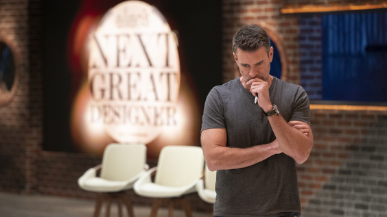 Host and judge Scott Foley