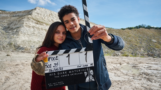 Dafne Keen and Amir Wilson