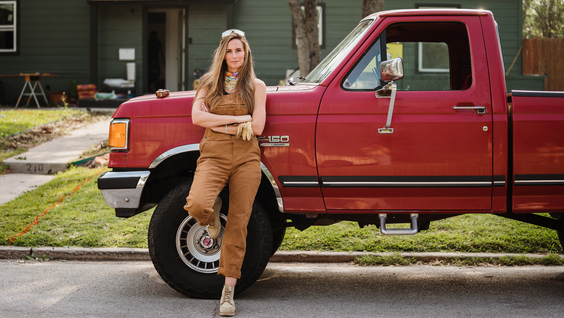  Former ‘Survivor’ Winner Kim Wolfe Returns in HGTV's WHY THE HECK DID I BUY THIS HOUSE? 