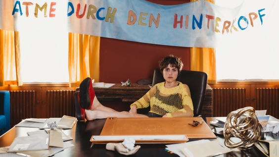 Warner TV Original „Oh Hell“: Zweite Staffel der preisgekrönten Comedy mit Mala Emde im Dreh