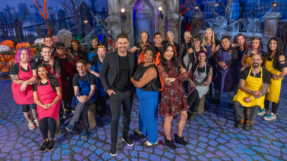 host_jonathan_bennett_and_judges_shinmin_li_and_aarti_sequeira_and_all_cast_portrait_as_seen_on_halloween_wars