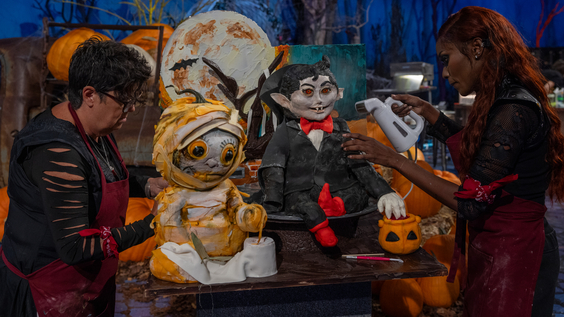 The Undercakers team members Tenisha Billington and Margi Laurin as seen on Halloween Wars