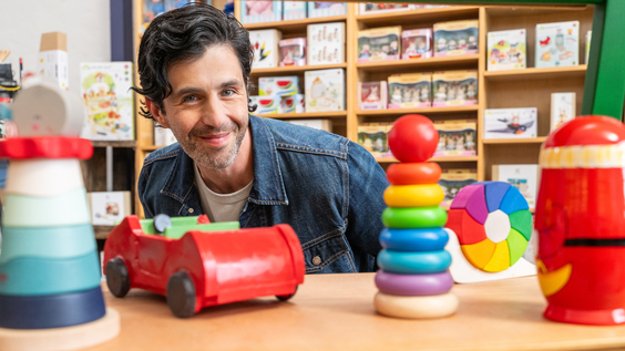 Host Josh Peck as seen on Sweet Deceit