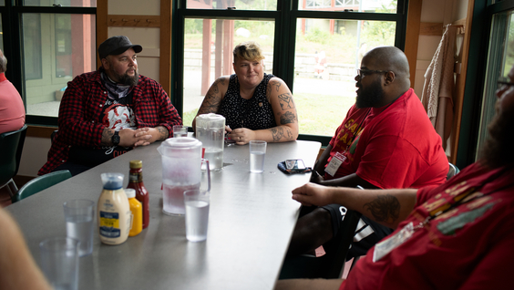 Trans Santa Levi, Dr. Claus Heidi, Santa Chris