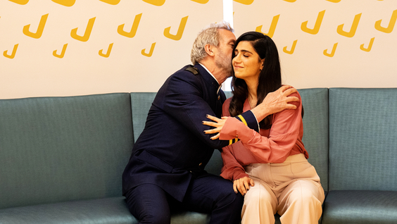 Hugh Laurie, Leila Farzad