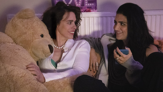 Billie Piper, Leila Farzad