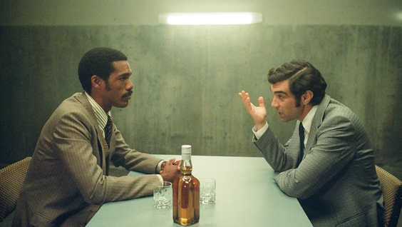 Parker Sawyers ,  Alec Secăreanu