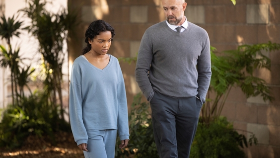 Mia Isaac, Garret Dillahunt