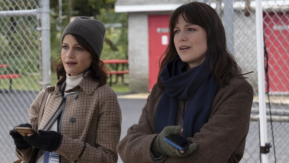 Carla Gugino, Melissa Benoist