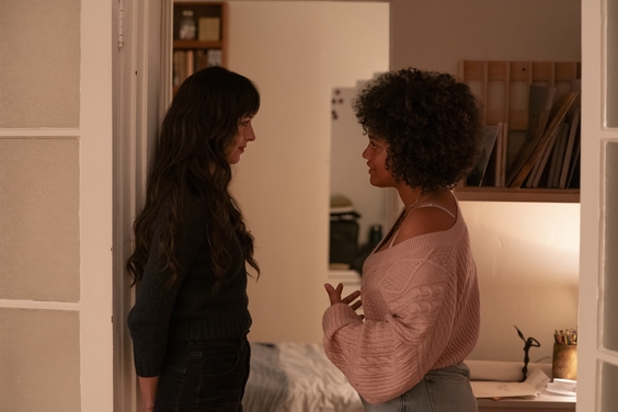 Dakota Johnson, Kiersey Clemons