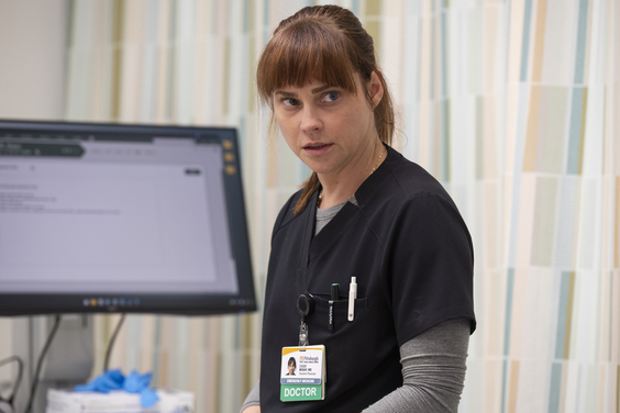 Dr. Mckay - Fiona Dourif
