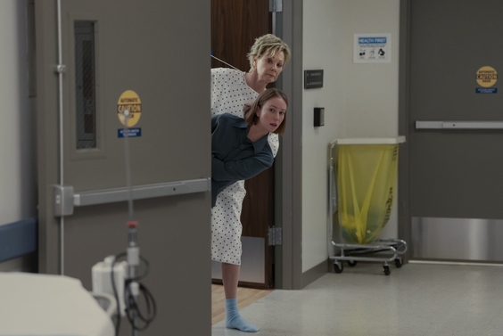 Jean Smart, Hannah Einbinder