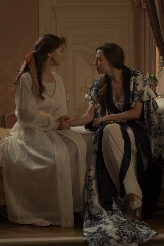 Taissa Farmiga, Carrie Coon