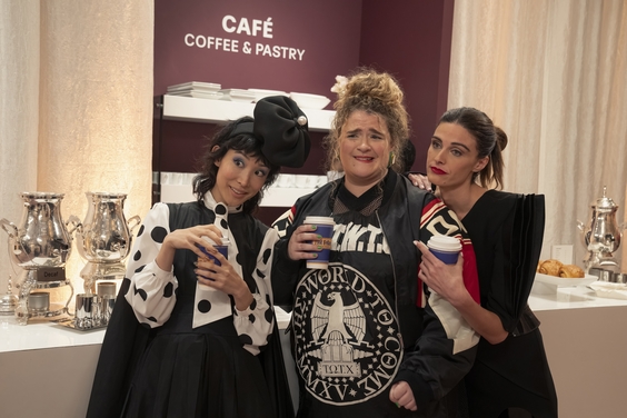 Daphne Zelle, Bonnie Milligan, Mariah Strongin