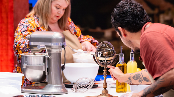 Contestants Jenny Chambers and Alex Madrigal