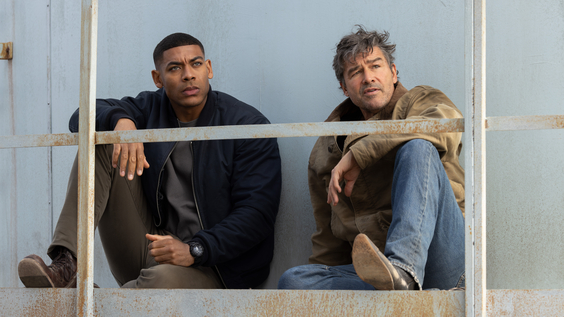 Aaron Pierre, Kyle Chandler