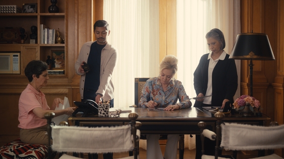 Paul W. Downs, Mark Indelicato, Jean Smart, Rose Abdoo