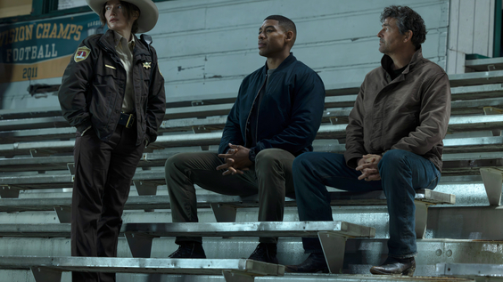 Kelly Macdonald, Aaron Pierre, Kyle Chandler